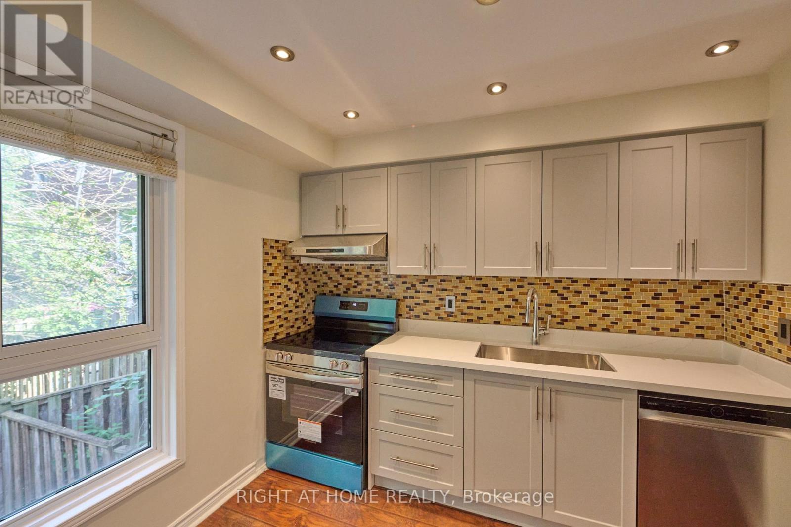 169rc - 169 Rusty Crest Way, Toronto, Ontario  M2J 2Y5 - Photo 7 - C13757848