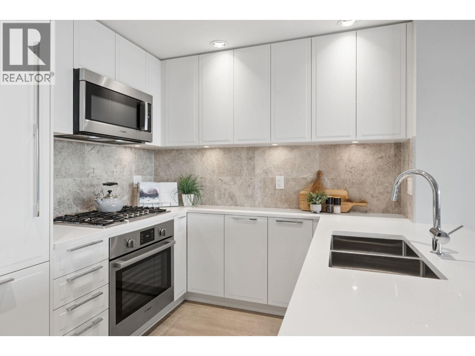 1208 118 Carrie Cates Court, North Vancouver, British Columbia  V7M 0G6 - Photo 9 - R3162422
