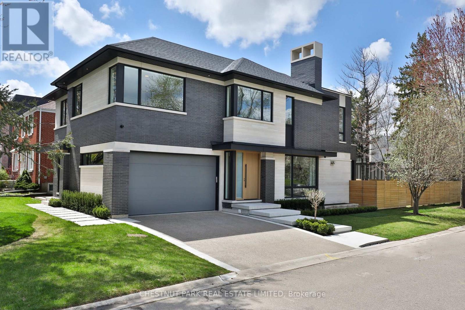 2 MARCHWOOD DRIVE, Toronto, Ontario