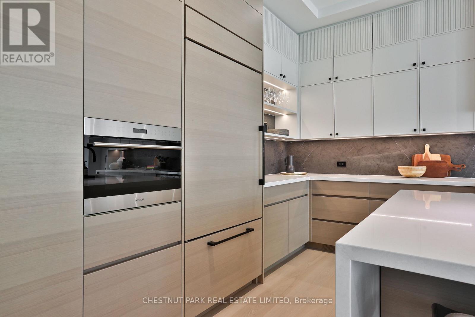 2 Marchwood Drive, Toronto, Ontario  M3H 1J8 - Photo 10 - C13757872