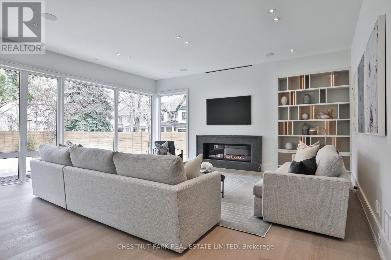 2 Marchwood Drive, Toronto, Ontario  M3H 1J8 - Photo 19 - C13757872