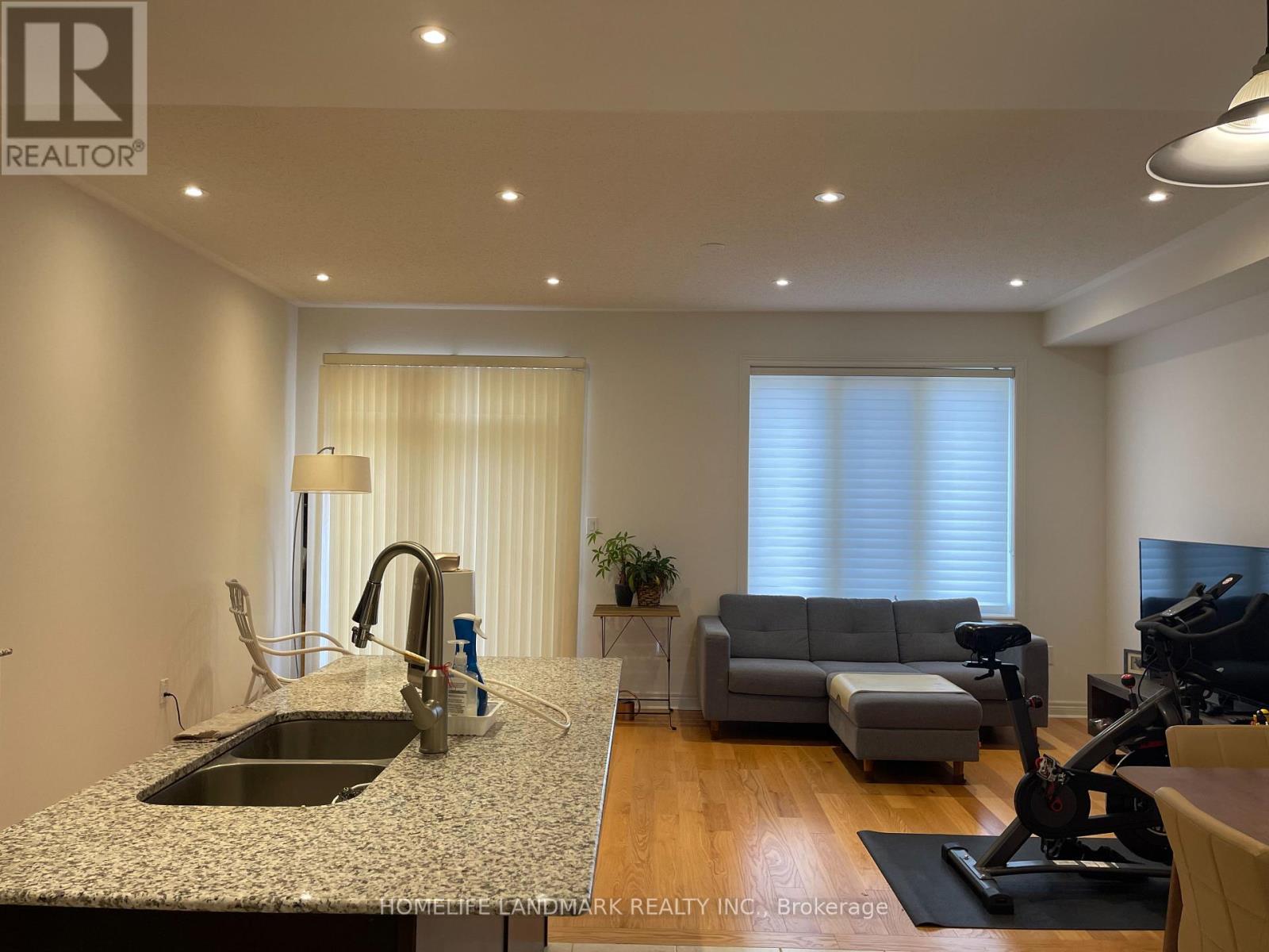 156 Radial Drive, Aurora, Ontario L4G 0Z8 - Photo 10 - N13757866