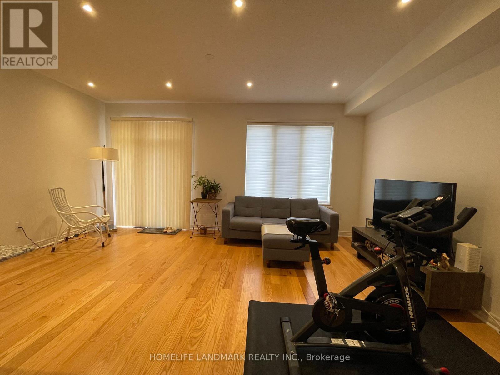 156 Radial Drive, Aurora, Ontario L4G 0Z8 - Photo 11 - N13757866