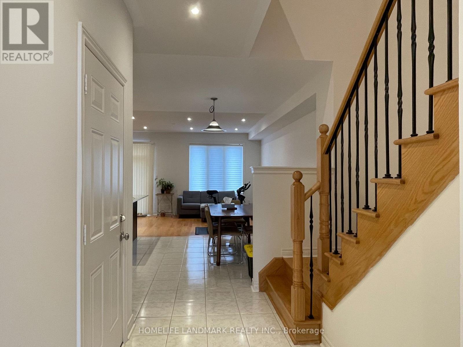 156 Radial Drive, Aurora, Ontario L4G 0Z8 - Photo 5 - N13757866
