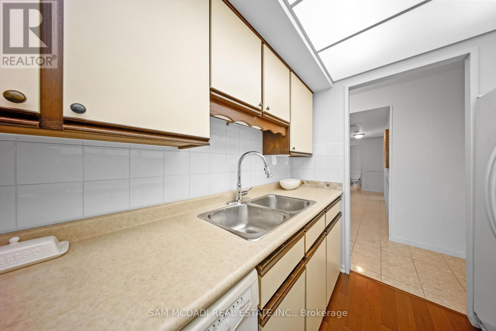 1007 - 1300 Bloor Street, Mississauga, Ontario  L4Y 3Z2 - Photo 11 - W13757878