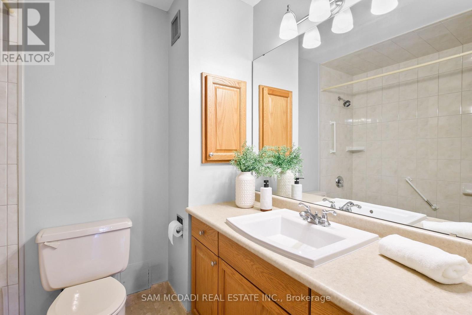 1007 - 1300 Bloor Street, Mississauga, Ontario  L4Y 3Z2 - Photo 3 - W13757878