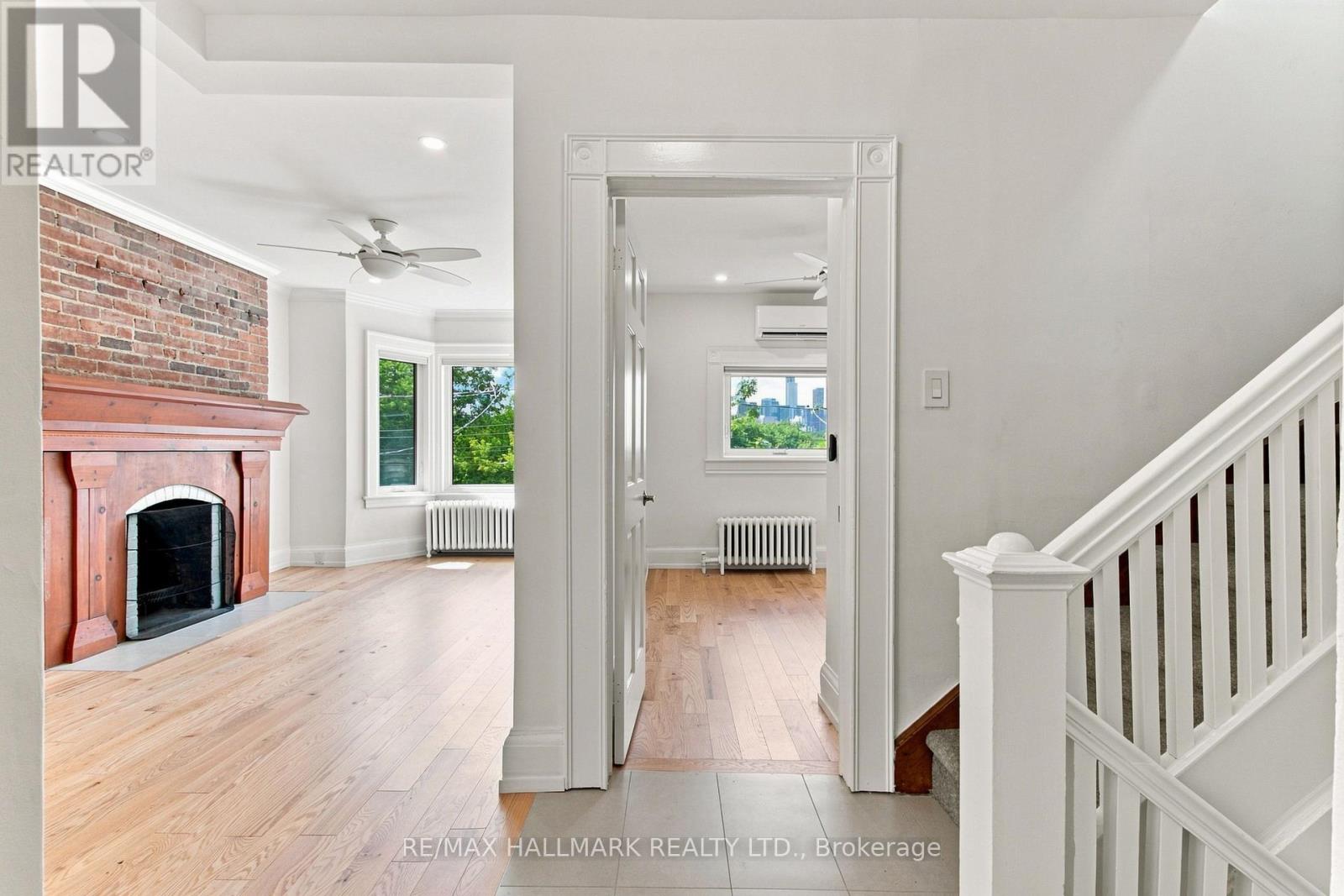 UPPER - 553 BROADVIEW AVENUE, Toronto, Ontario