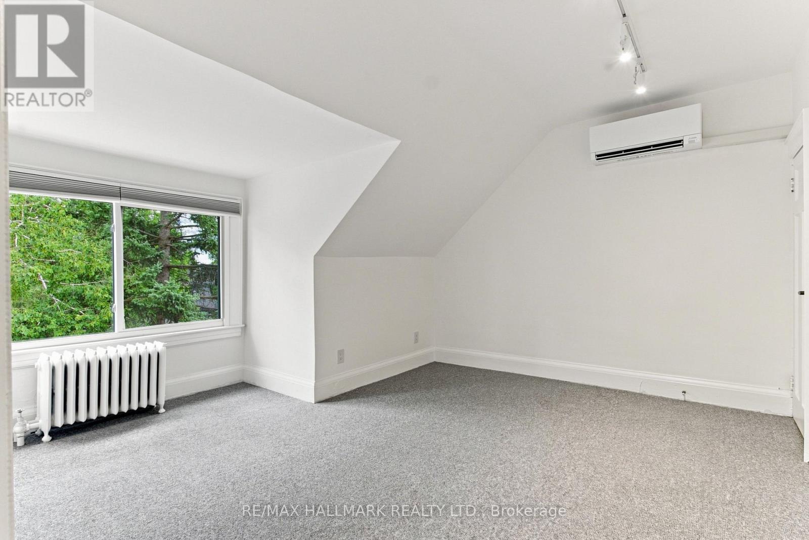 UPPER - 553 BROADVIEW AVENUE