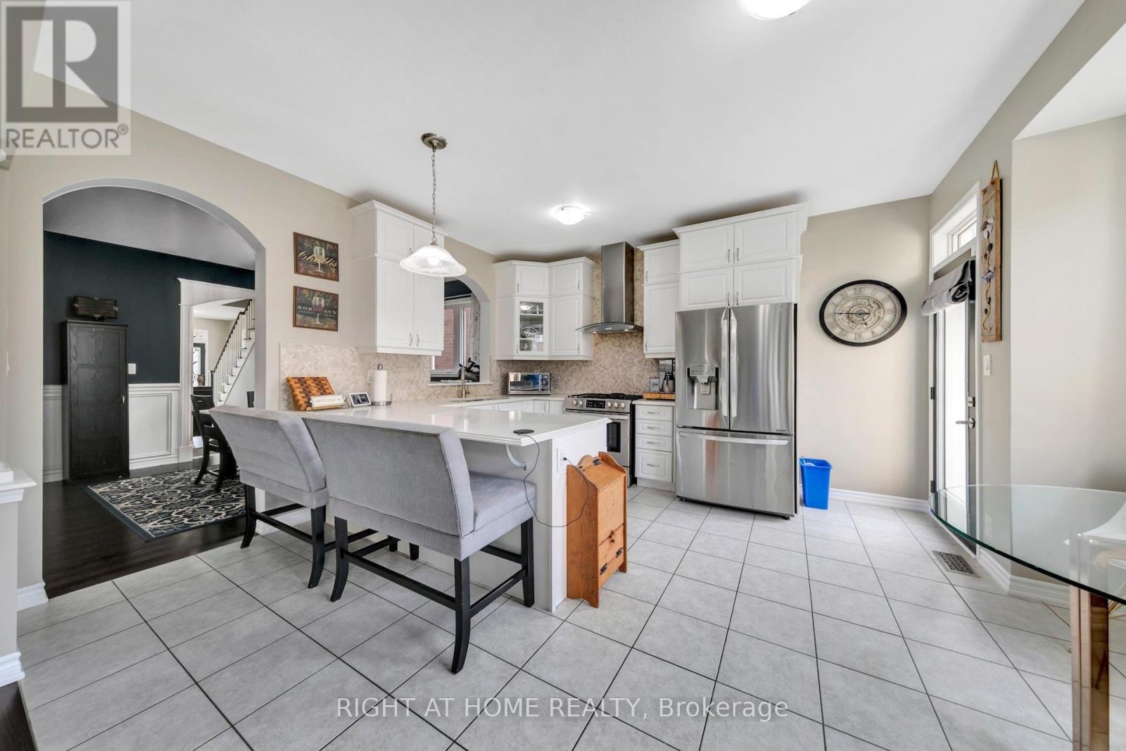 171 Thomas Phillips Drive, Aurora, Ontario  L4G 0X9 - Photo 8 - N13757884