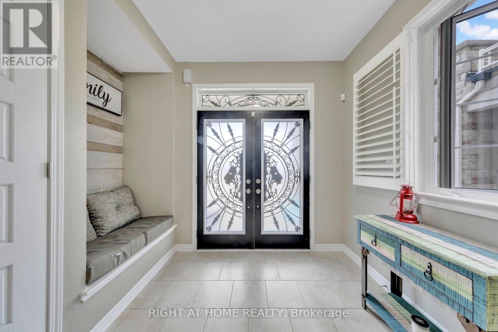 171 Thomas Phillips Drive, Aurora, Ontario  L4G 0X9 - Photo 5 - N13757884