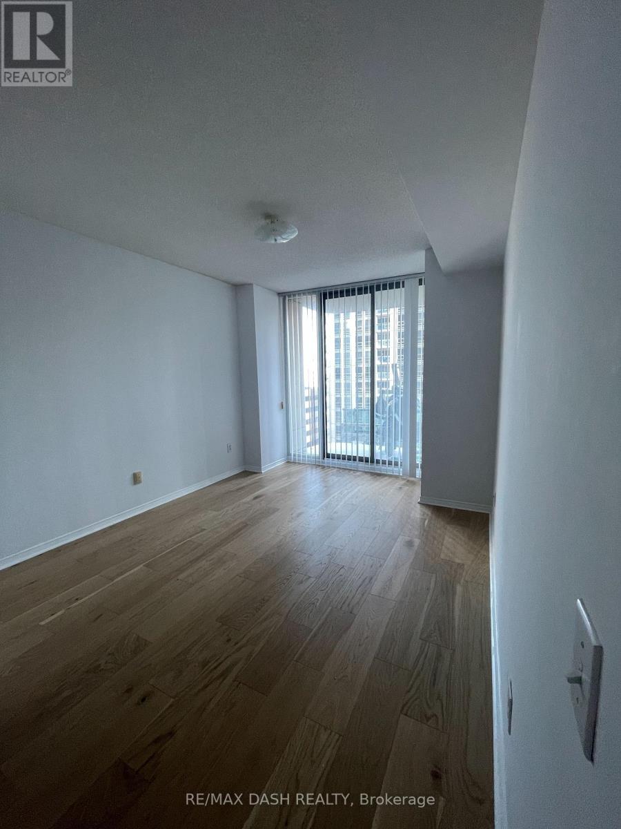 1210 - 750 Bay Street, Toronto, Ontario  M5G 1N6 - Photo 3 - C13757892