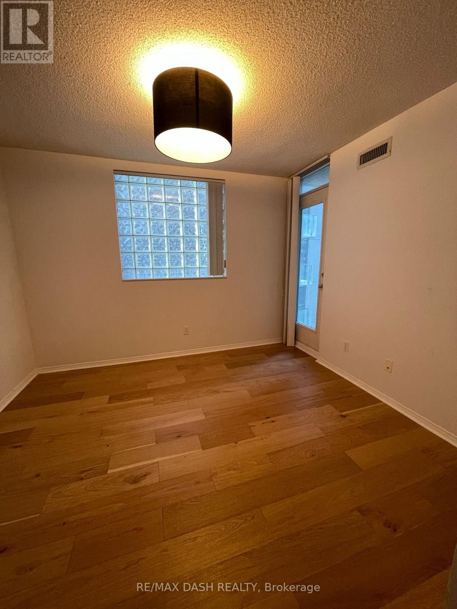 1210 - 750 Bay Street, Toronto, Ontario  M5G 1N6 - Photo 7 - C13757892