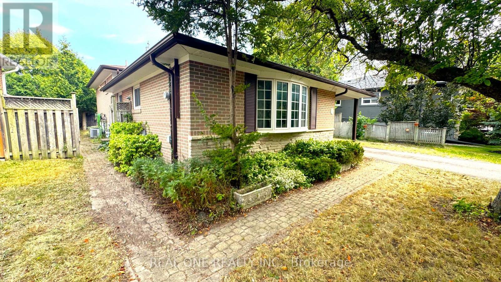 35 Corning Road, Toronto, Ontario  M2J 2L6 - Photo 3 - C13757898