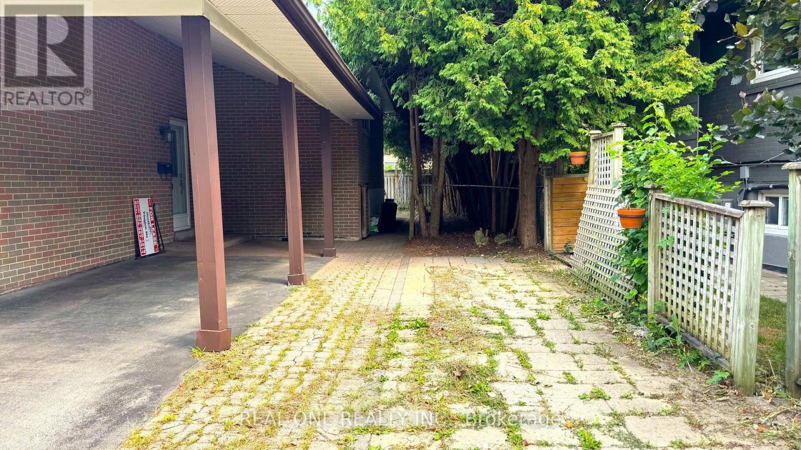 35 Corning Road, Toronto, Ontario  M2J 2L6 - Photo 4 - C13757898