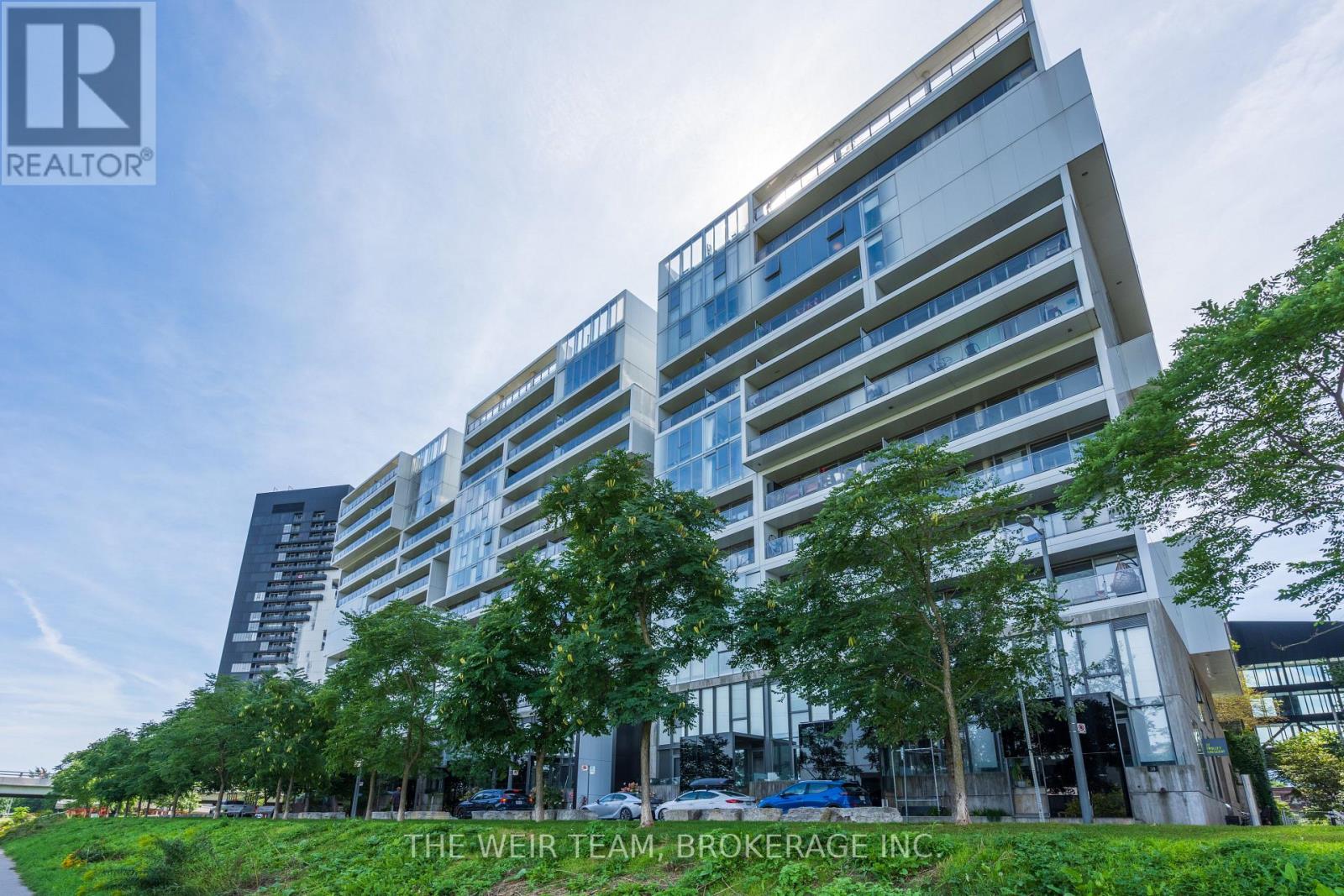 32 TROLLEY CRESCENT, Toronto, Ontario
