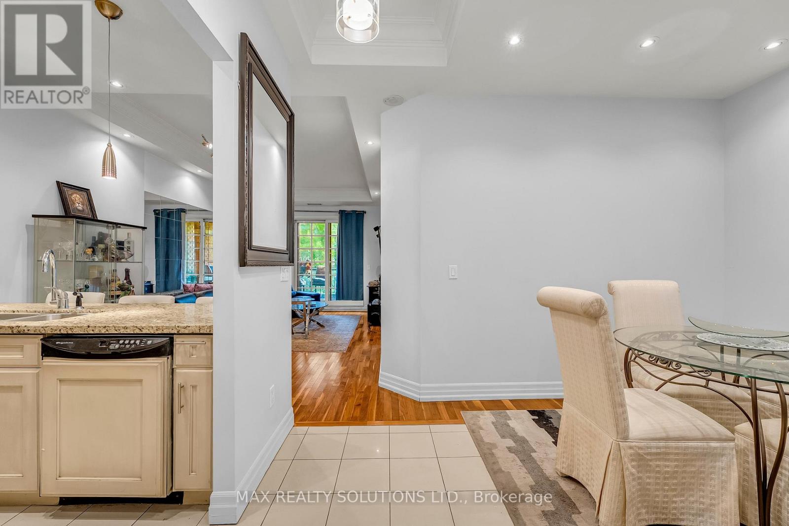 319 - 20 Burkebrook Place, Toronto, Ontario  M4G 0A1 - Photo 5 - C13757920