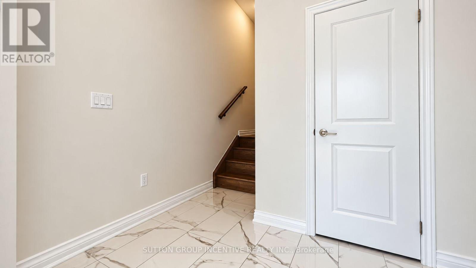 152 Greer Street, Barrie, Ontario  L9R 0R6 - Photo 2 - S13757912
