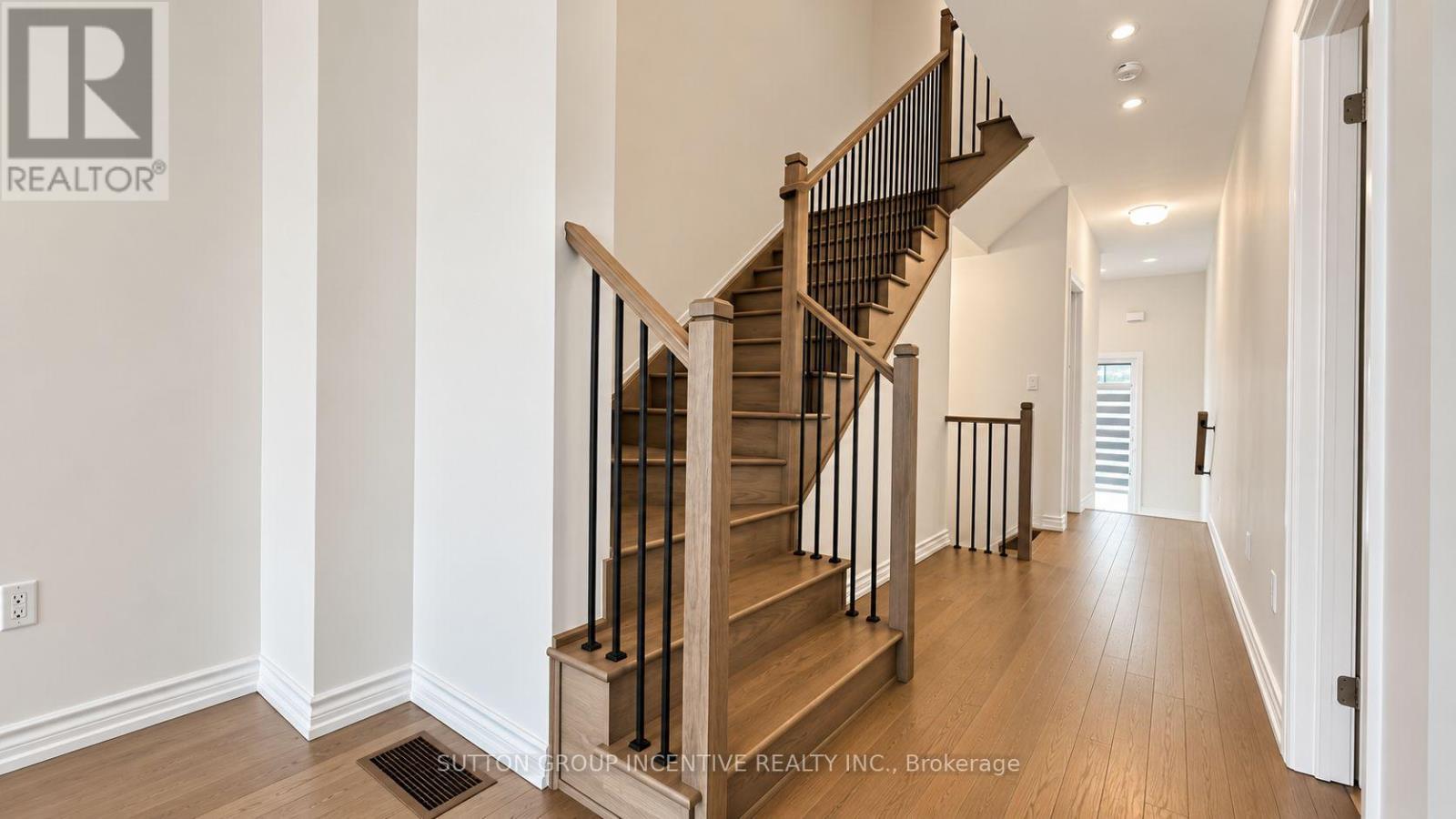 152 Greer Street, Barrie, Ontario  L9R 0R6 - Photo 3 - S13757912