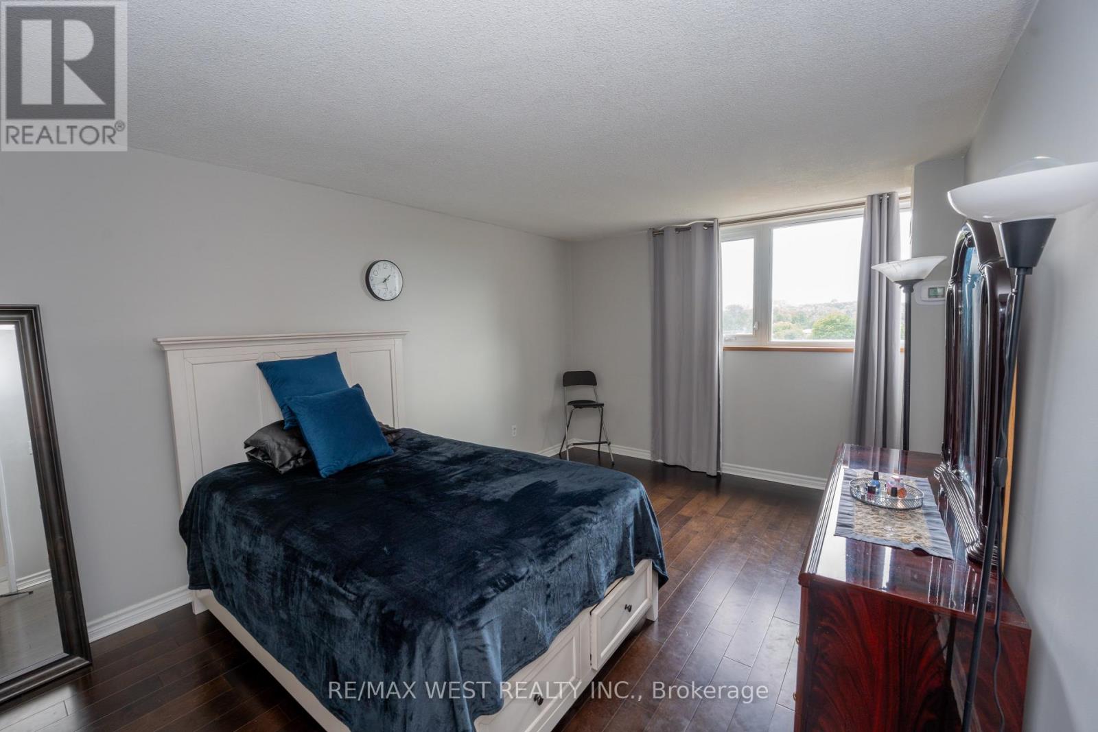 709 - 260 Scarlett Road, Toronto, Ontario  M6N 4X6 - Photo 3 - W13757890