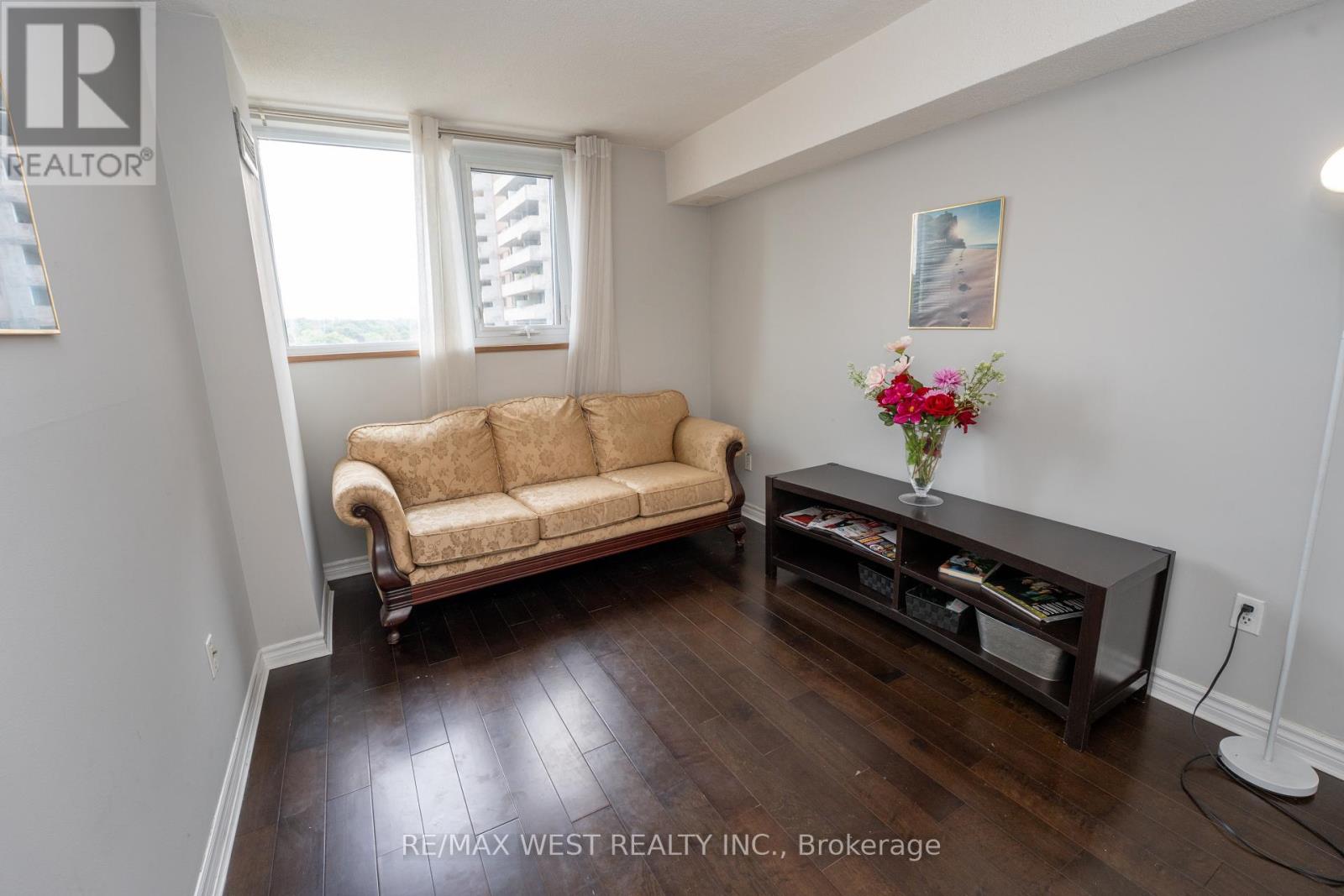 709 - 260 Scarlett Road, Toronto, Ontario  M6N 4X6 - Photo 5 - W13757890