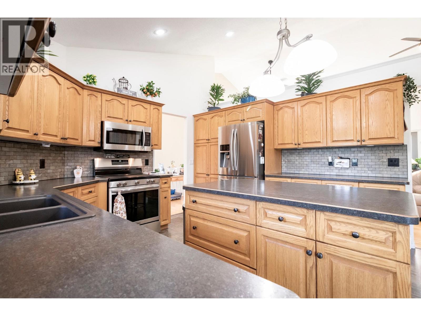 12098 91 Street, Fort St. John, British Columbia  V1J 8C3 - Photo 11 - R3162651