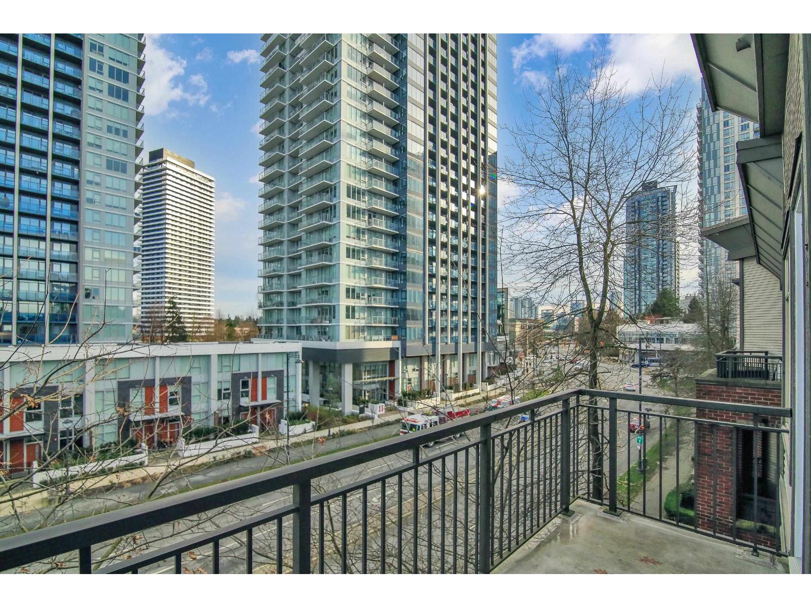 405 10499 University Drive, Surrey, British Columbia  V3T 0A4 - Photo 3 - R3162034