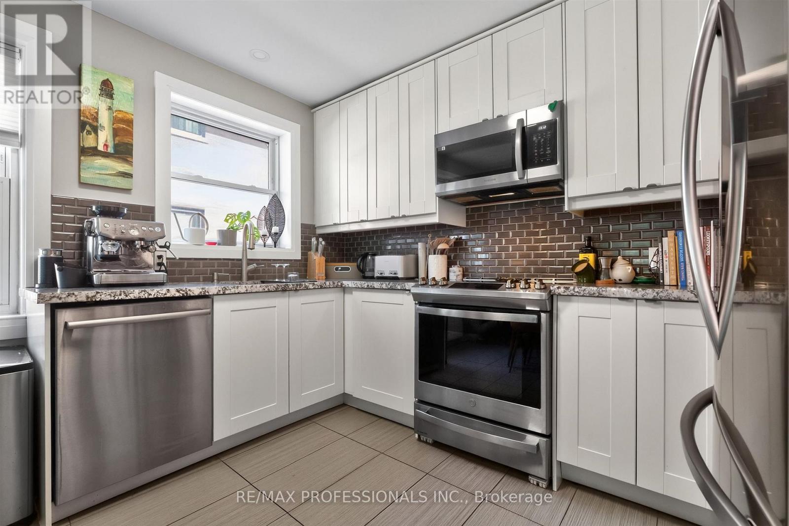 31 Long Branch Avenue, Toronto, Ontario  M8W 3H8 - Photo 14 - W13757942