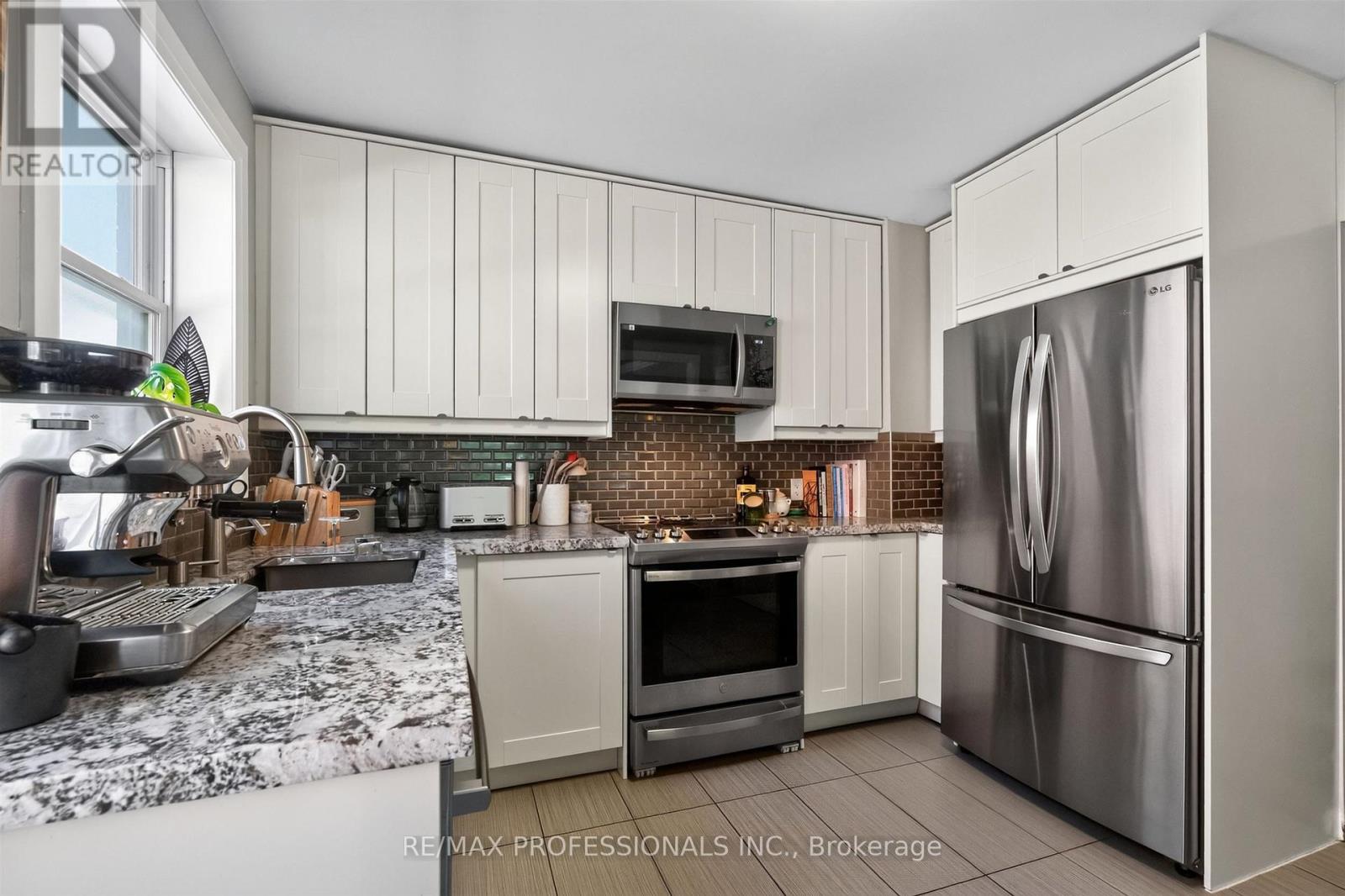 31 Long Branch Avenue, Toronto, Ontario  M8W 3H8 - Photo 15 - W13757942