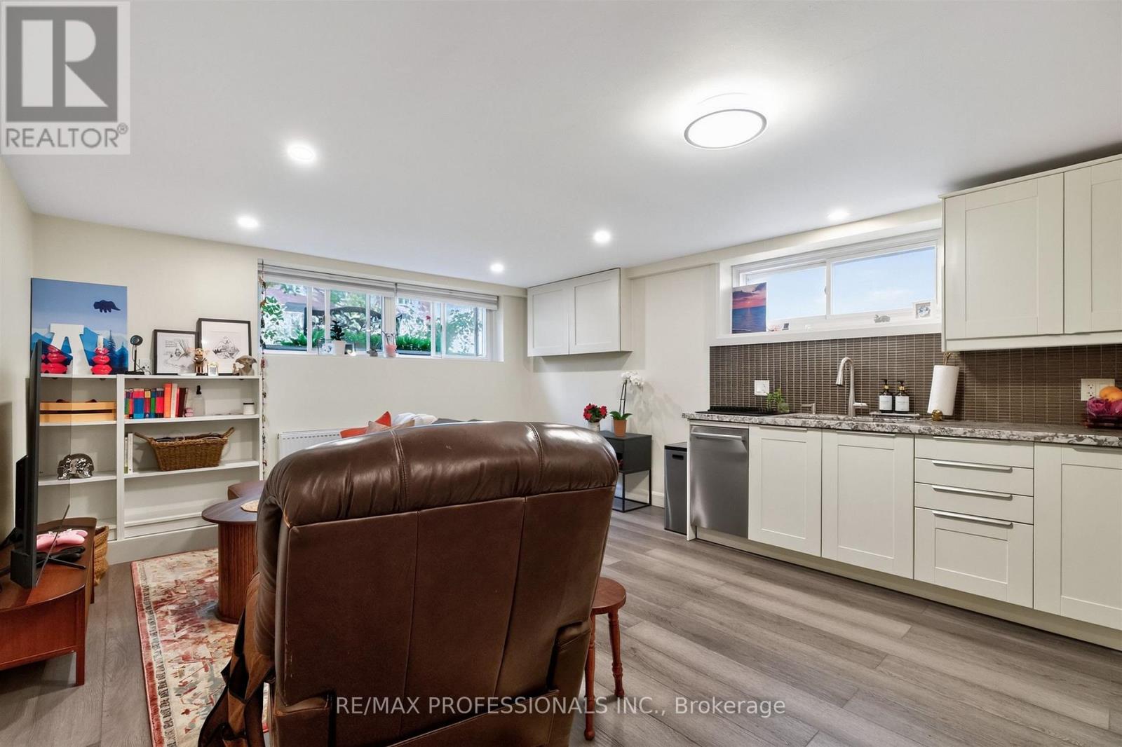 31 Long Branch Avenue, Toronto, Ontario  M8W 3H8 - Photo 31 - W13757942