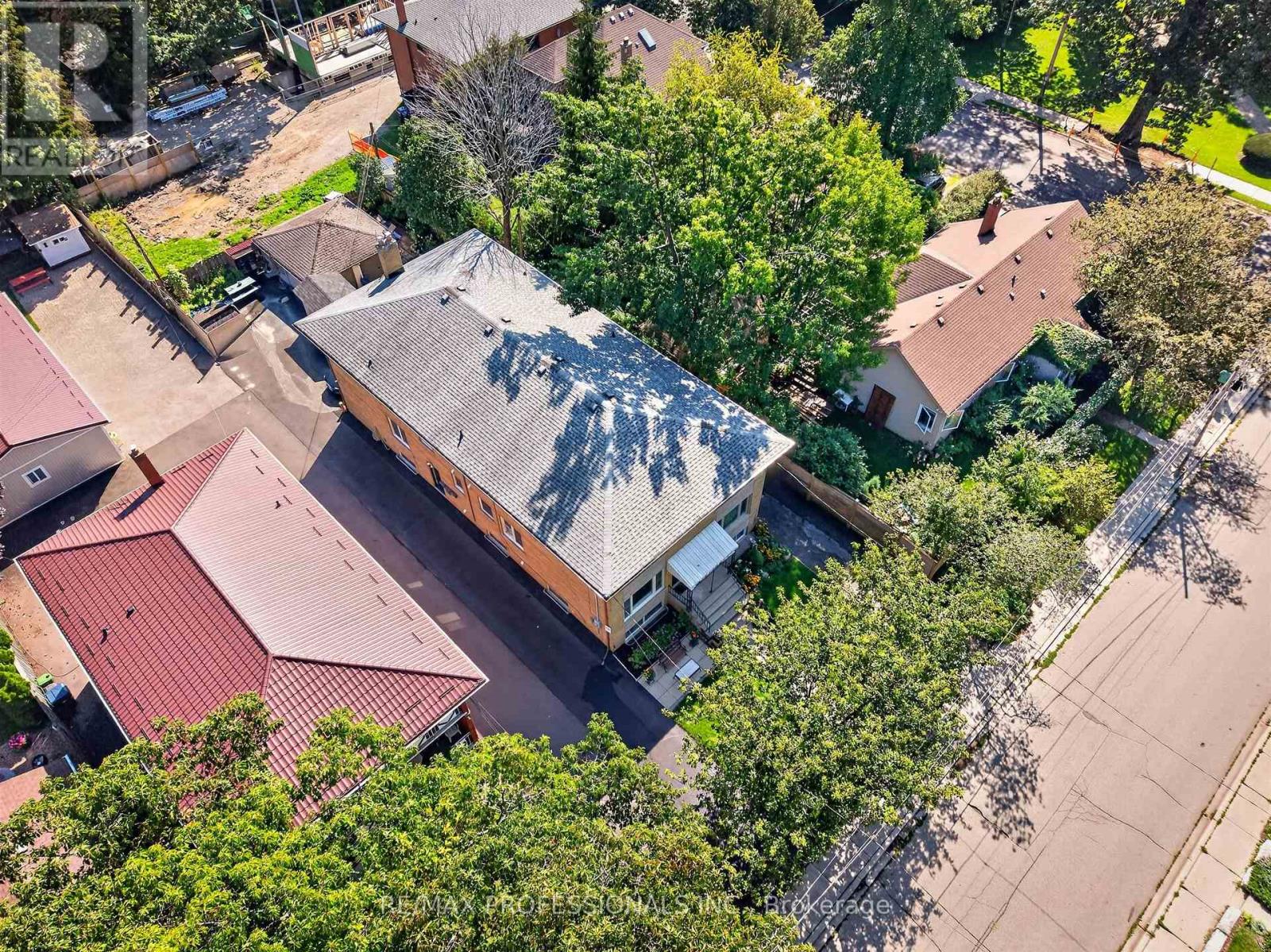 31 Long Branch Avenue, Toronto, Ontario  M8W 3H8 - Photo 4 - W13757942