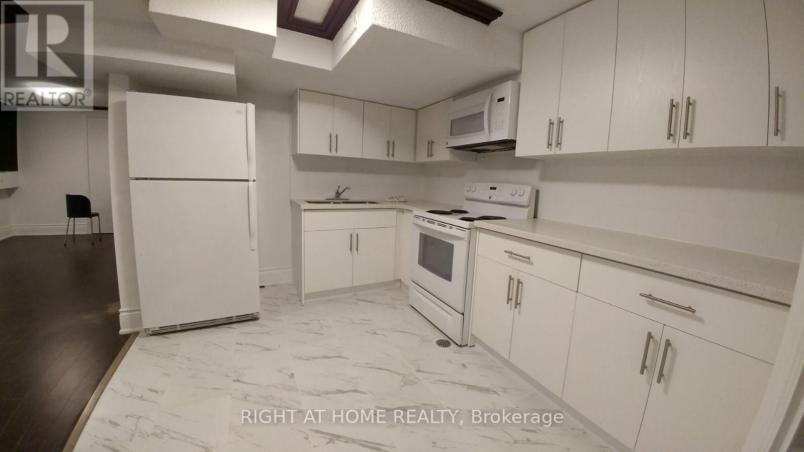 712 Winterton Way, Mississauga, Ontario  L5R 3H7 - Photo 3 - W13757960