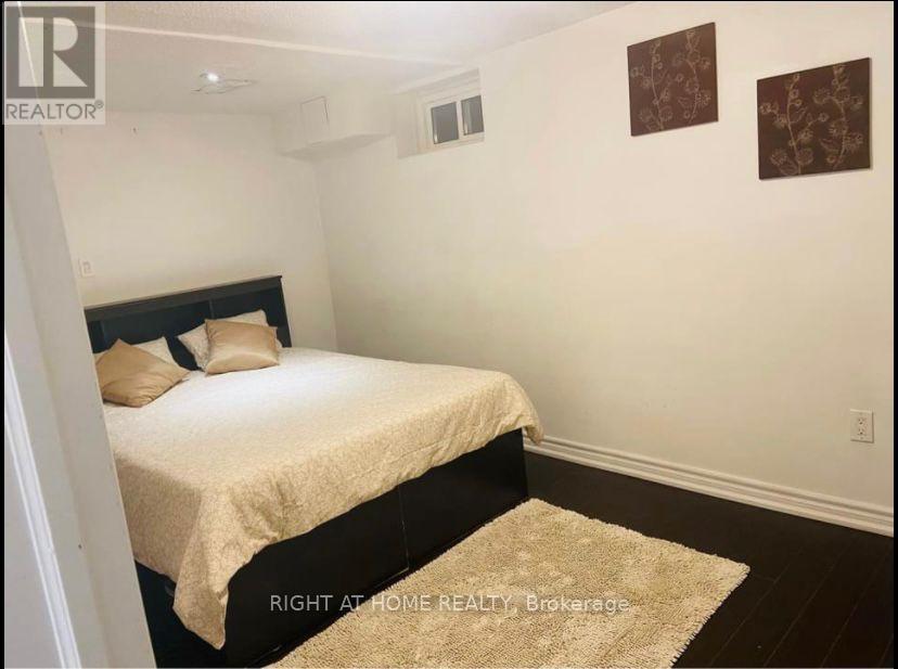 712 Winterton Way, Mississauga, Ontario  L5R 3H7 - Photo 5 - W13757960