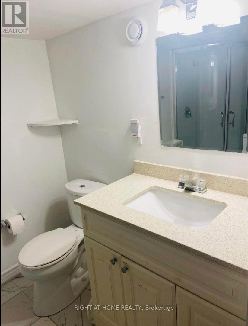 712 Winterton Way, Mississauga, Ontario  L5R 3H7 - Photo 6 - W13757960