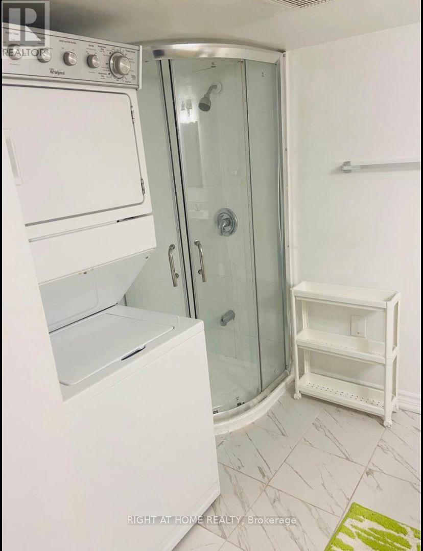 712 Winterton Way, Mississauga, Ontario  L5R 3H7 - Photo 7 - W13757960
