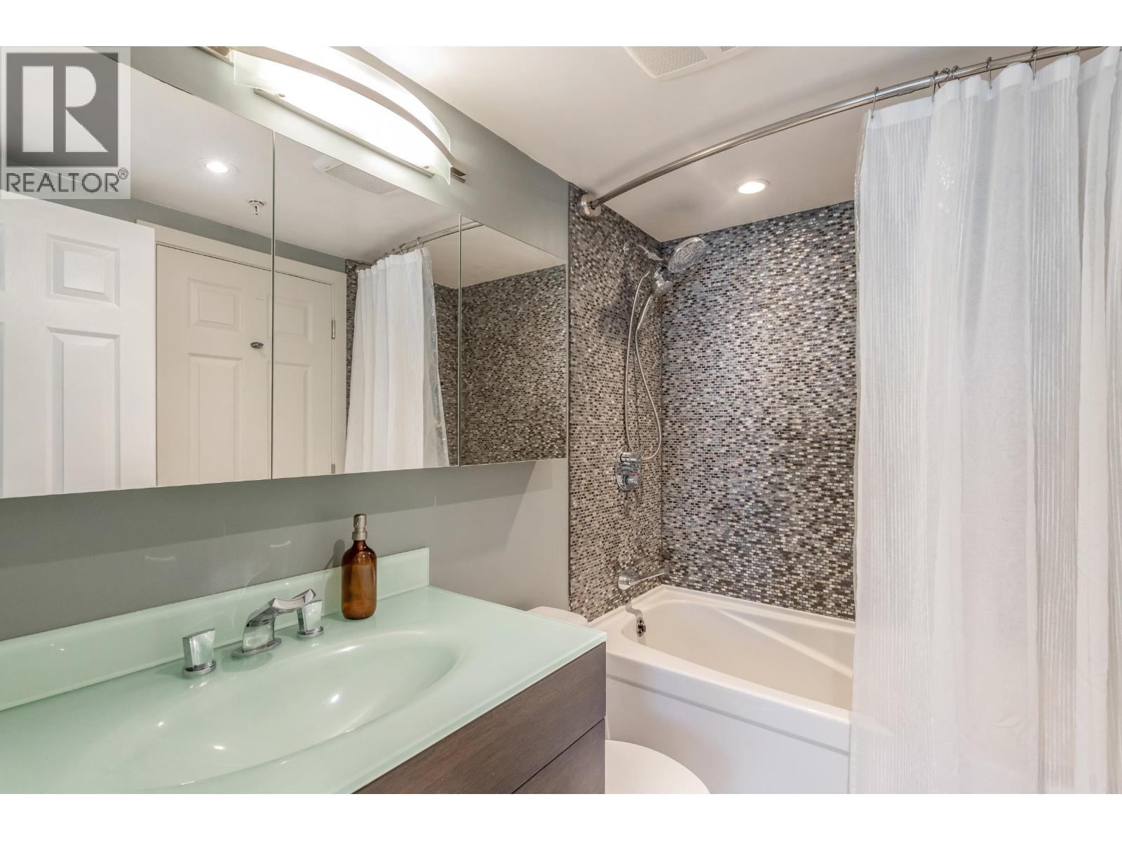 246 2565 W Broadway Street, Vancouver, British Columbia  V6K 2E9 - Photo 22 - R3162803