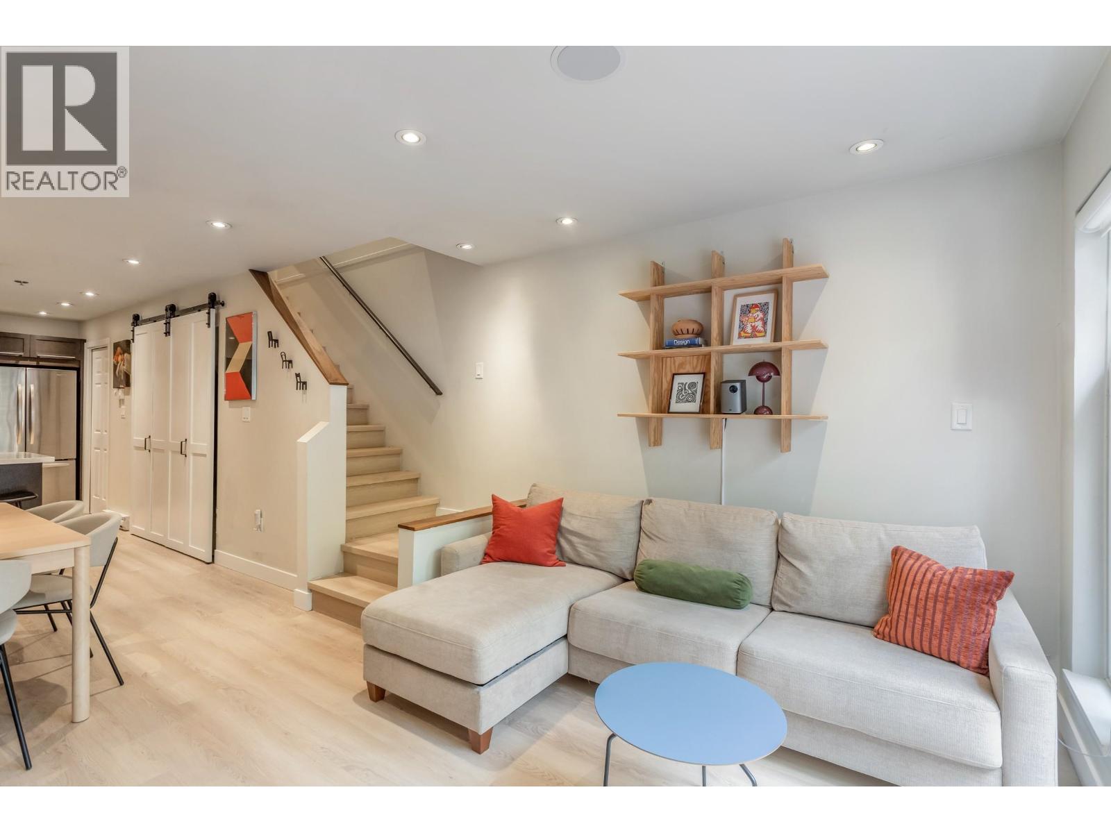 246 2565 W Broadway Street, Vancouver, British Columbia  V6K 2E9 - Photo 3 - R3162803