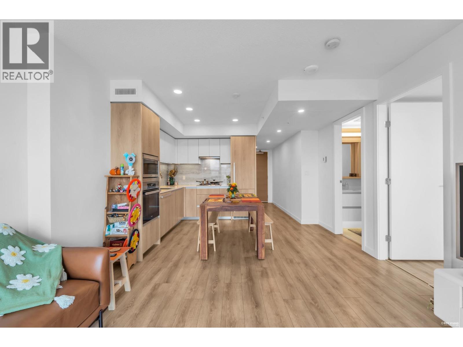 804 8111 Park Road, Richmond, British Columbia  V6Y 0M2 - Photo 2 - R3162864