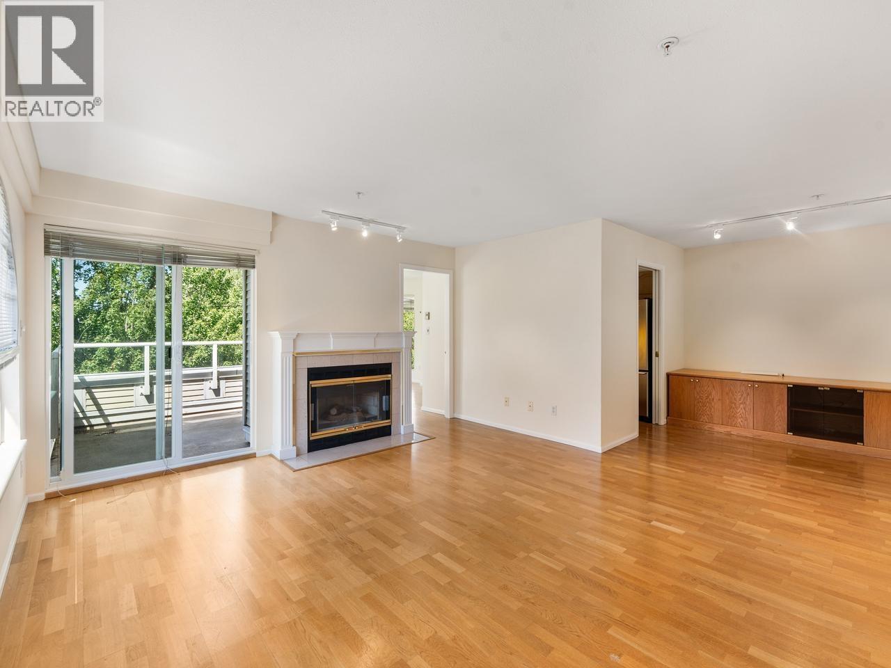 401 7620 Columbia Street, Vancouver, British Columbia  V5X 4S8 - Photo 2 - R3162867