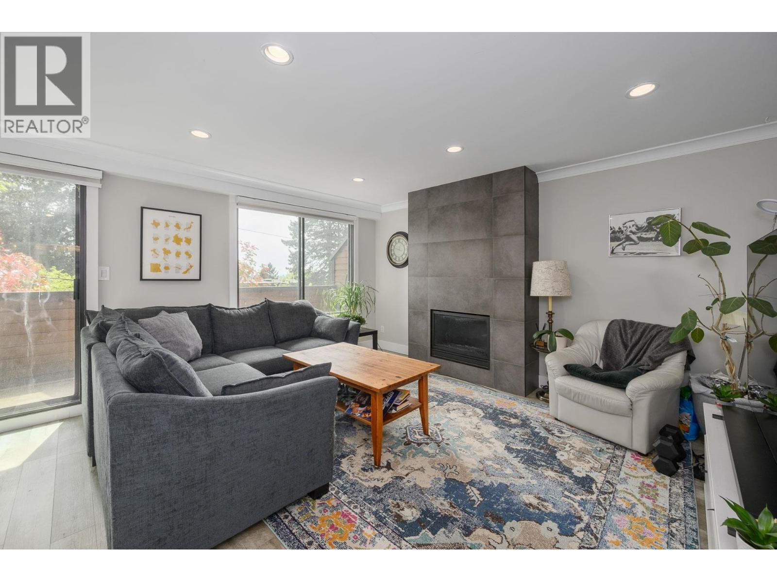 3201 Lonsdale Avenue, North Vancouver, British Columbia  V7N 4G8 - Photo 2 - R3162885