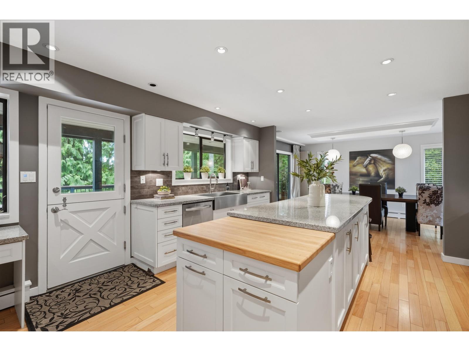 2261 Hill Drive, North Vancouver, British Columbia  V7H 2N1 - Photo 10 - R3162905