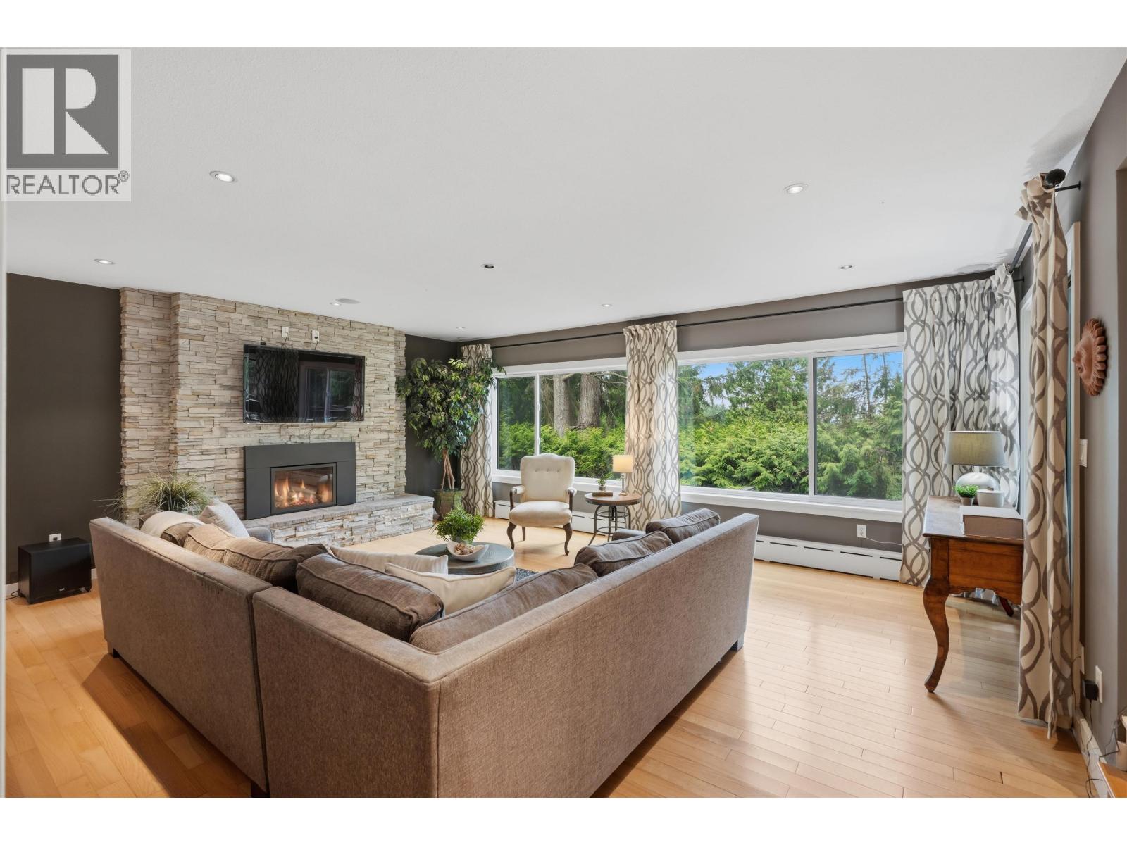 2261 Hill Drive, North Vancouver, British Columbia  V7H 2N1 - Photo 16 - R3162905