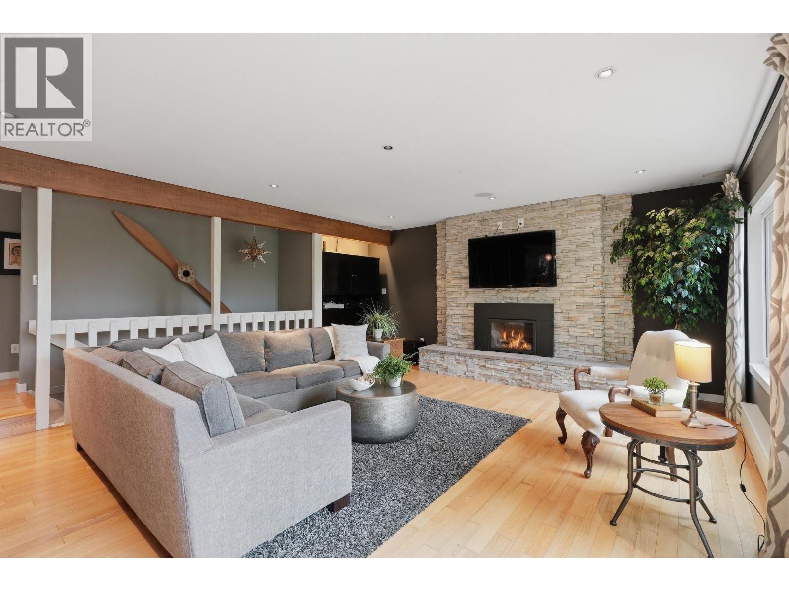 2261 Hill Drive, North Vancouver, British Columbia  V7H 2N1 - Photo 17 - R3162905