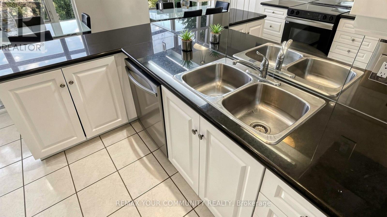 410 - 10 Old York Mills Road, Toronto, Ontario  M2P 2G9 - Photo 15 - C13725980