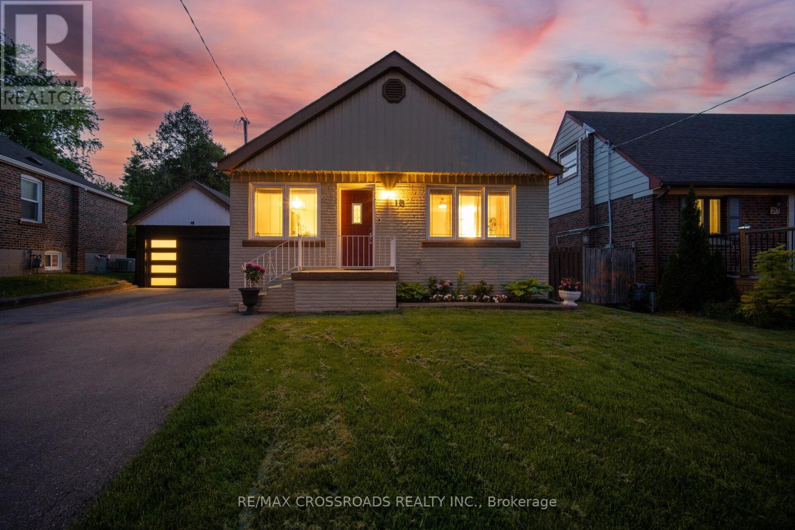 18 ADANAC DRIVE, Toronto, Ontario