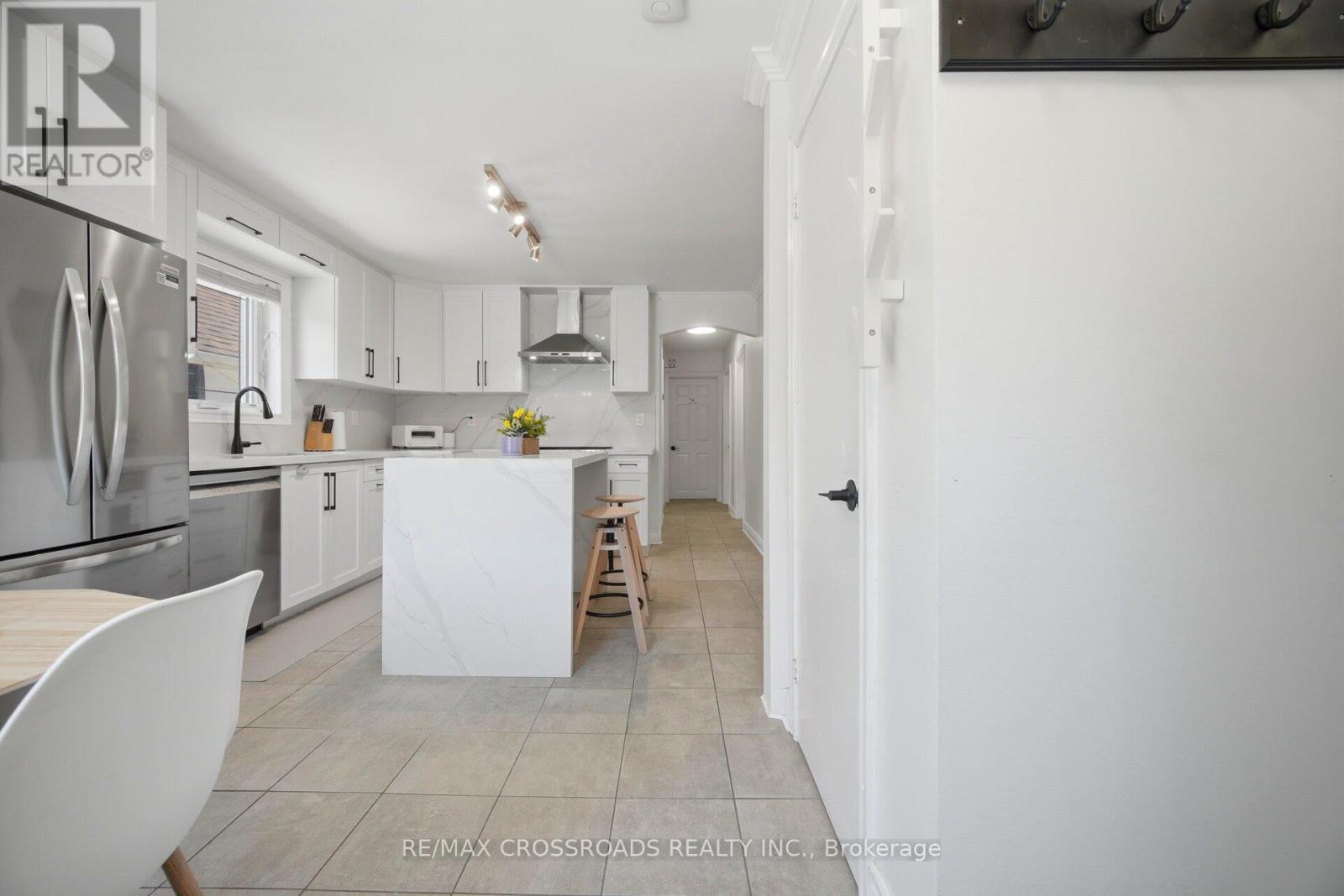 18 Adanac Drive, Toronto, Ontario  M1M 2E4 - Photo 11 - E13757988