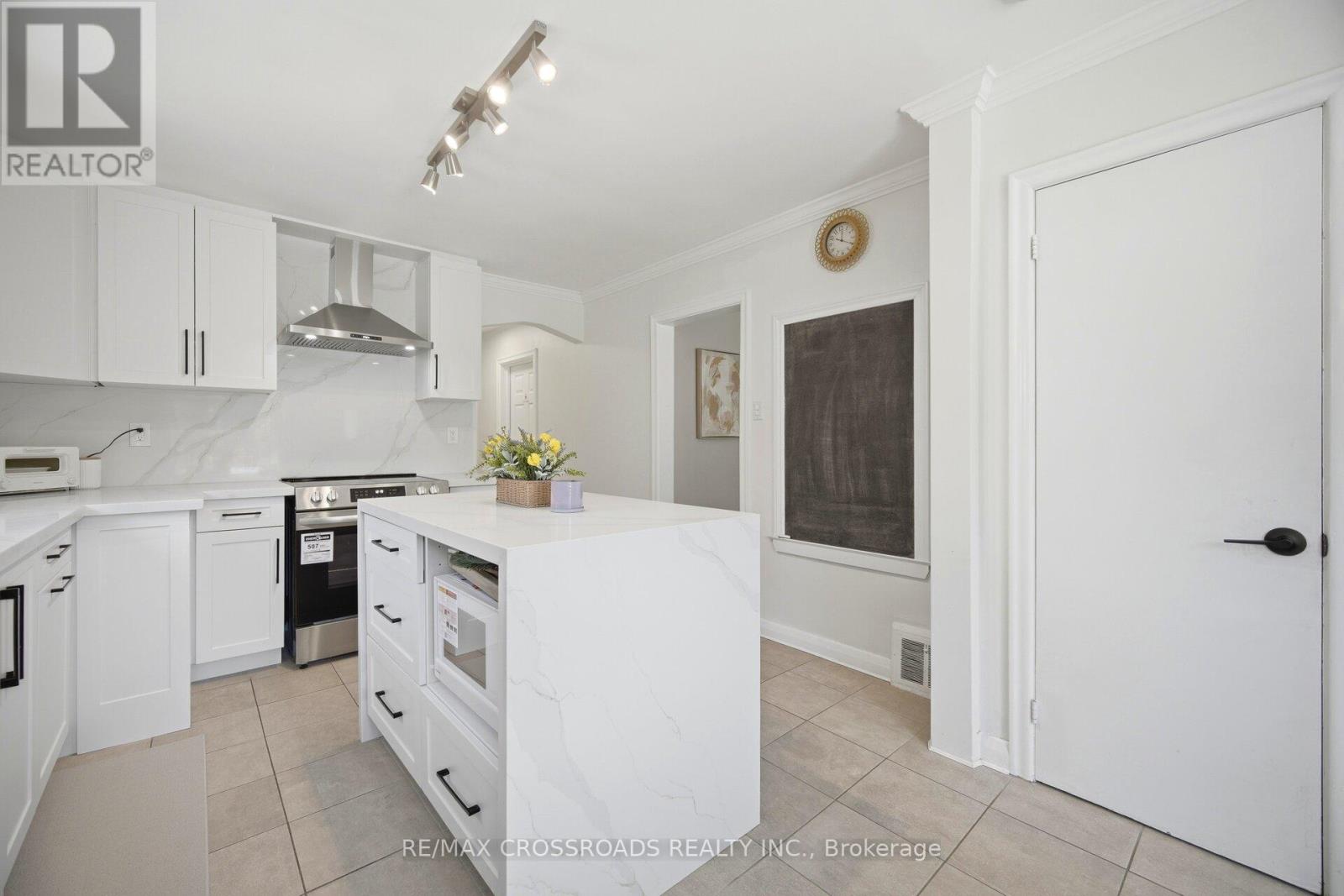 18 Adanac Drive, Toronto, Ontario  M1M 2E4 - Photo 24 - E13757988