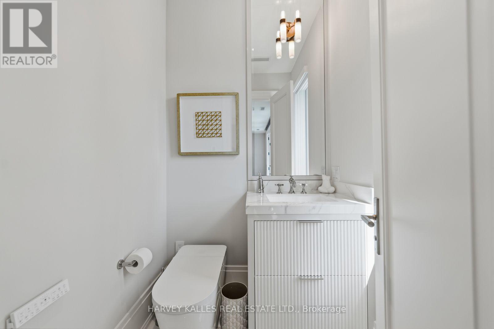 117 Yonge Boulevard, Toronto, Ontario  M5M 3H2 - Photo 24 - C13755546