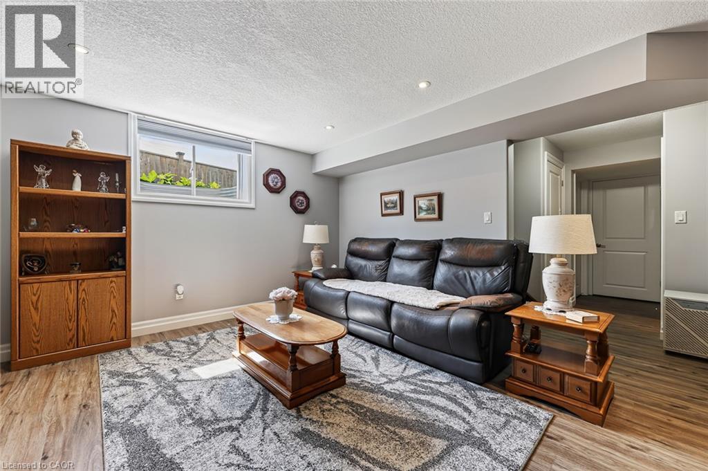 924 N Springbank Avenue N, Woodstock, Ontario  N4T 0G1 - Photo 4 - 40847559