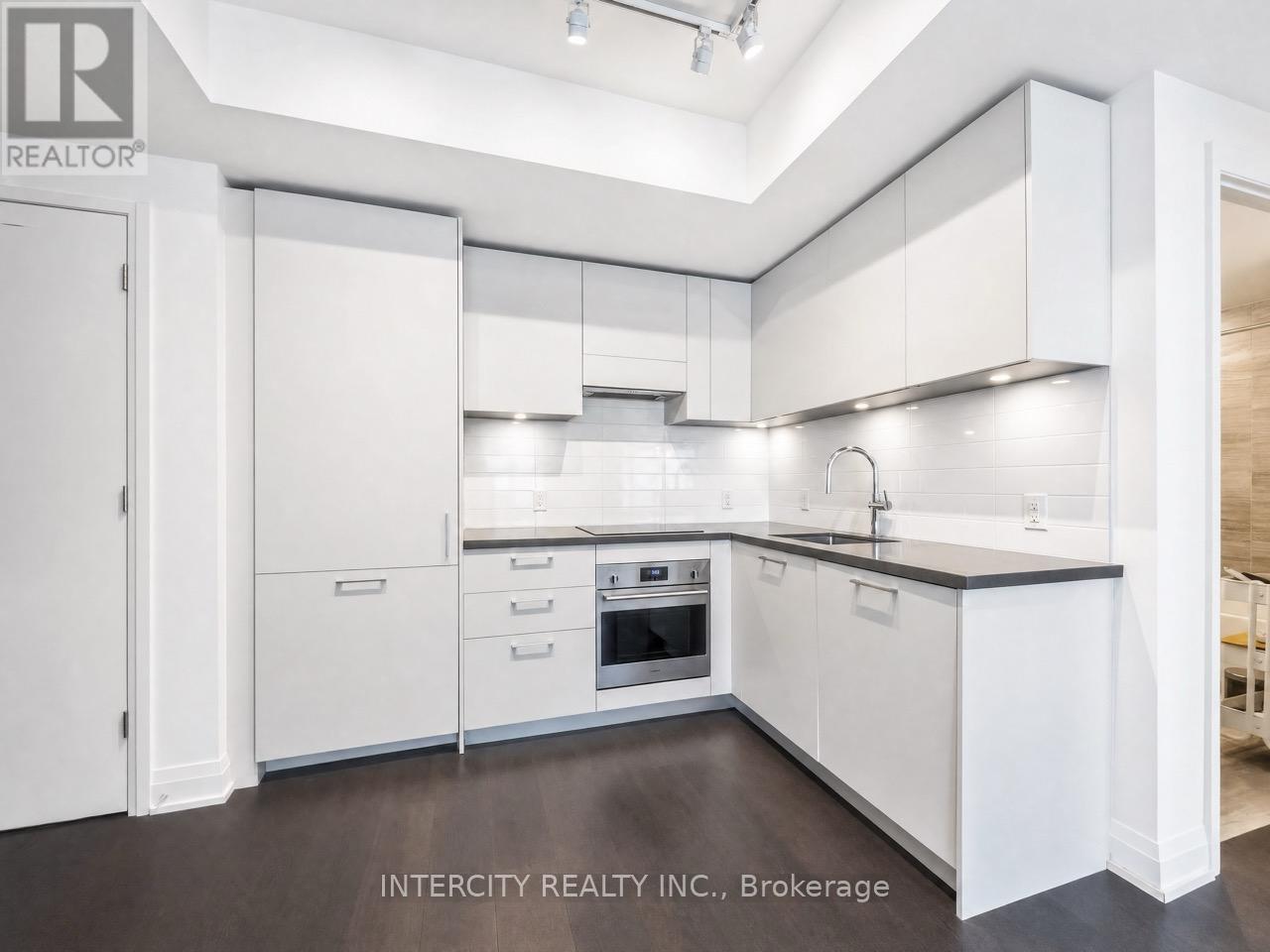 1307 - 33 Frederick Todd Way, Toronto, Ontario  M4G 0C9 - Photo 3 - C13734092