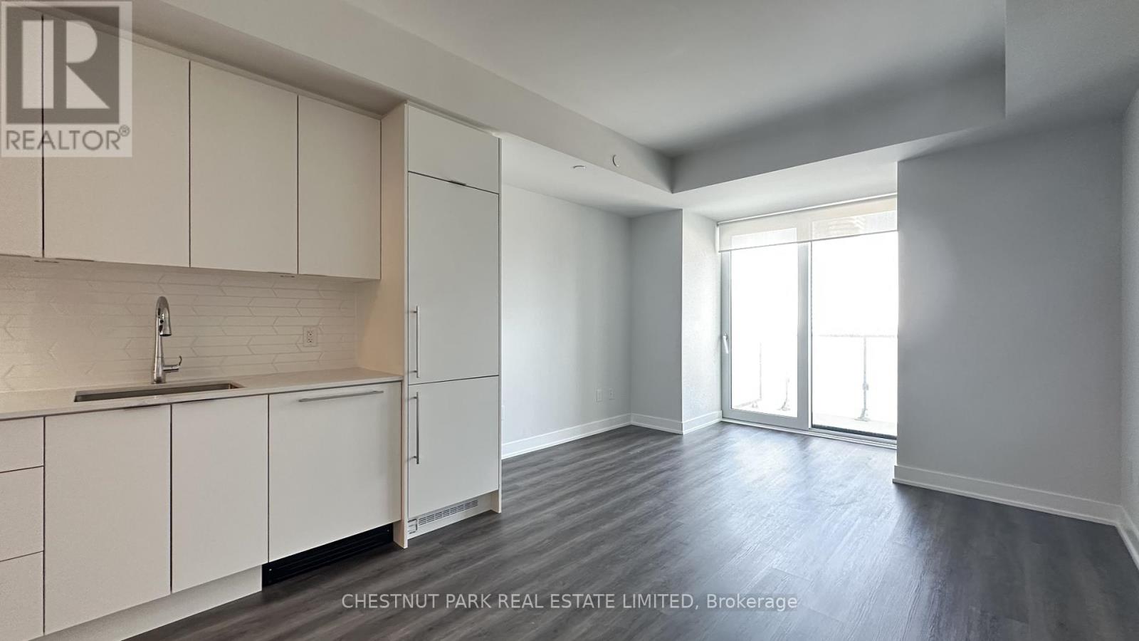 1305 - 430 Square One Drive, Mississauga, Ontario  L5B 0L6 - Photo 2 - W13757070